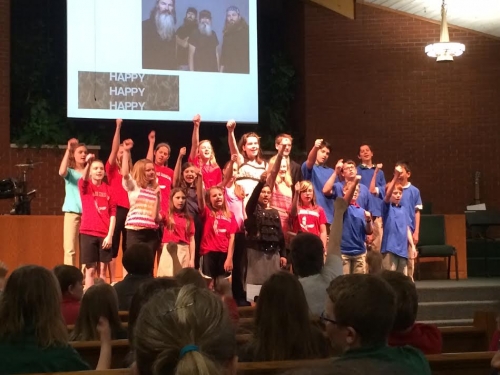 Sixth grade shows off talent in chapel